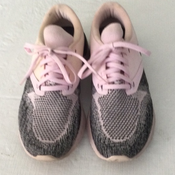 Nike Women's Pink and Gray Running Shoes Size 8 - Picture 2 of 7